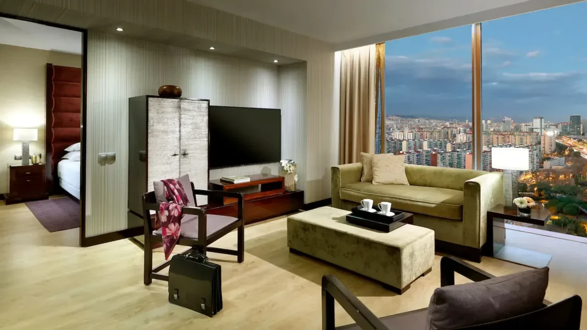 Hyatt-Regency-Barcelona-Tower-P072-Executive-Suite-King-Living-Area.16x9